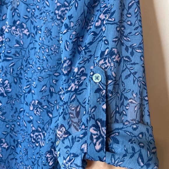 KUT from the Kloth Jasmine Top Blue Sheer Roll Tab
Long Sleeve Button Up Size XS - Picture 3 of 8